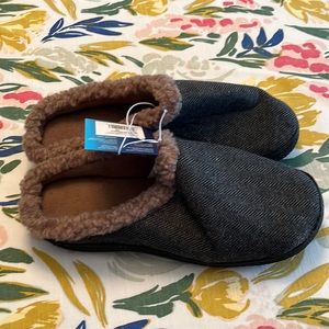 NWT Isotoner slippers